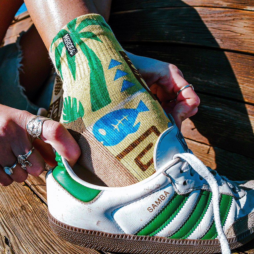 Aloha KAKAHIAKA Quarter Crew Socks by MERGE4, Medium
