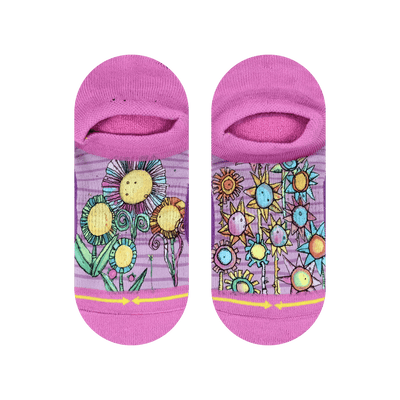 Ankle socks, pink elastic cuff, pink toe, floral pattern, sprouting flowers.